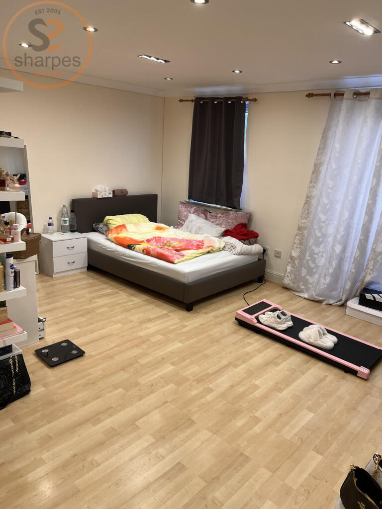 1 bed House Share for rent in Mitcham. From Sharpes Estates