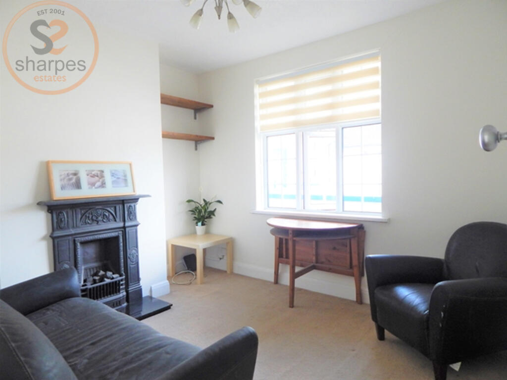 2 bed 1st Floor Flat for rent in Merton. From Sharpes Estates