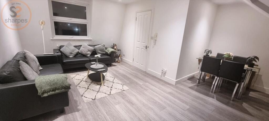 3 bed 1st Floor Flat for rent in New Malden. From Sharpes Estates