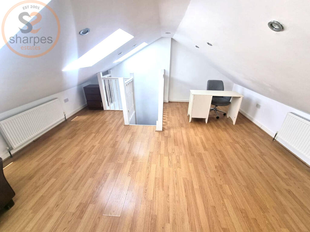 3 bed 1st Floor Flat for rent in Streatham. From Sharpes Estates 3 bed 1st Floor Flat for rent in Streatham. From Sharpes Estates