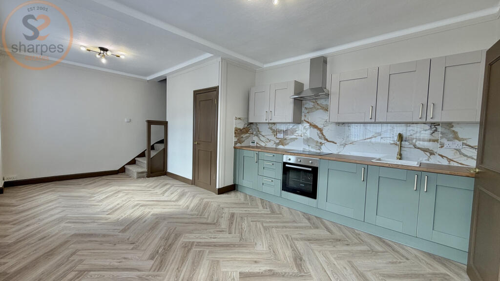 2 bed 1st Floor Flat for rent in Clapham. From Sharpes Estates