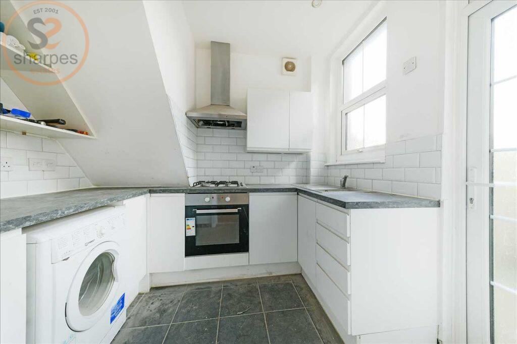 3 bed Annexe for rent in Wimbledon. From Sharpes Estates