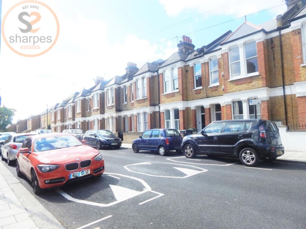 3 bed 1st Floor Flat for rent in Clapham. From Sharpes Estates
