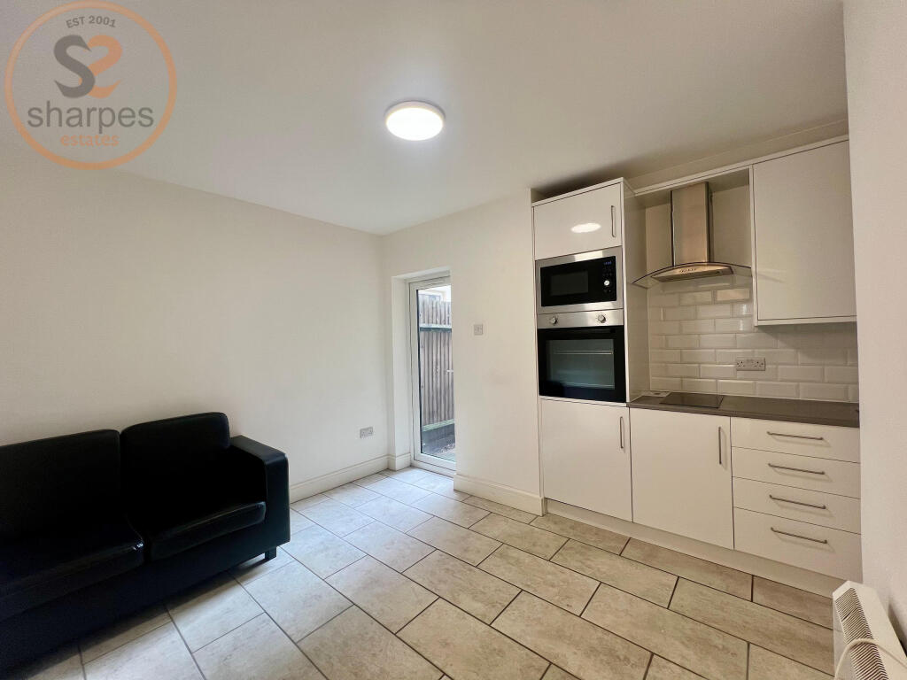 1 bed 1st Floor Flat for rent in New Malden. From Sharpes Estates