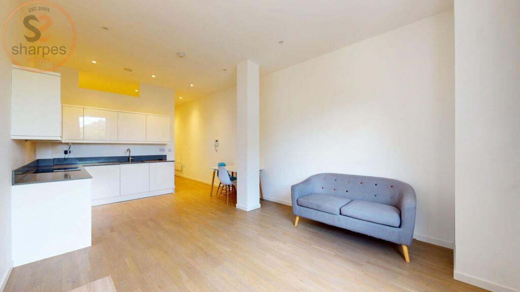 4 bed Studio for rent in Brentford. From Sharpes Estates