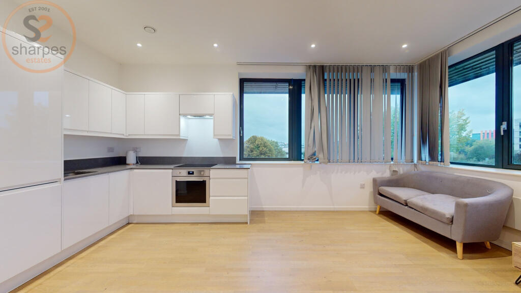 1 bed 1st Floor Flat for rent in Brentford. From Sharpes Estates
