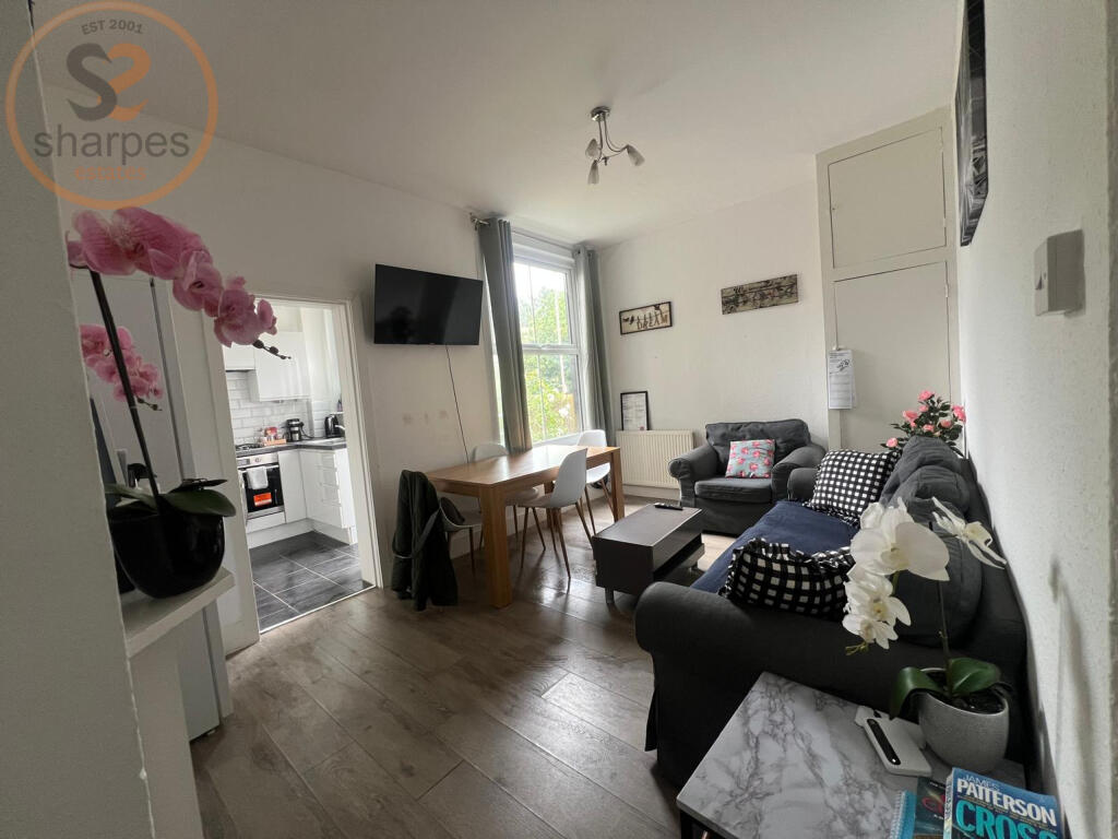 3 bed Annexe for rent in Wimbledon. From Sharpes Estates