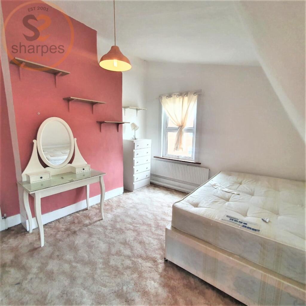 4 bed 1st Floor Flat for rent in Streatham. From Sharpes Estates