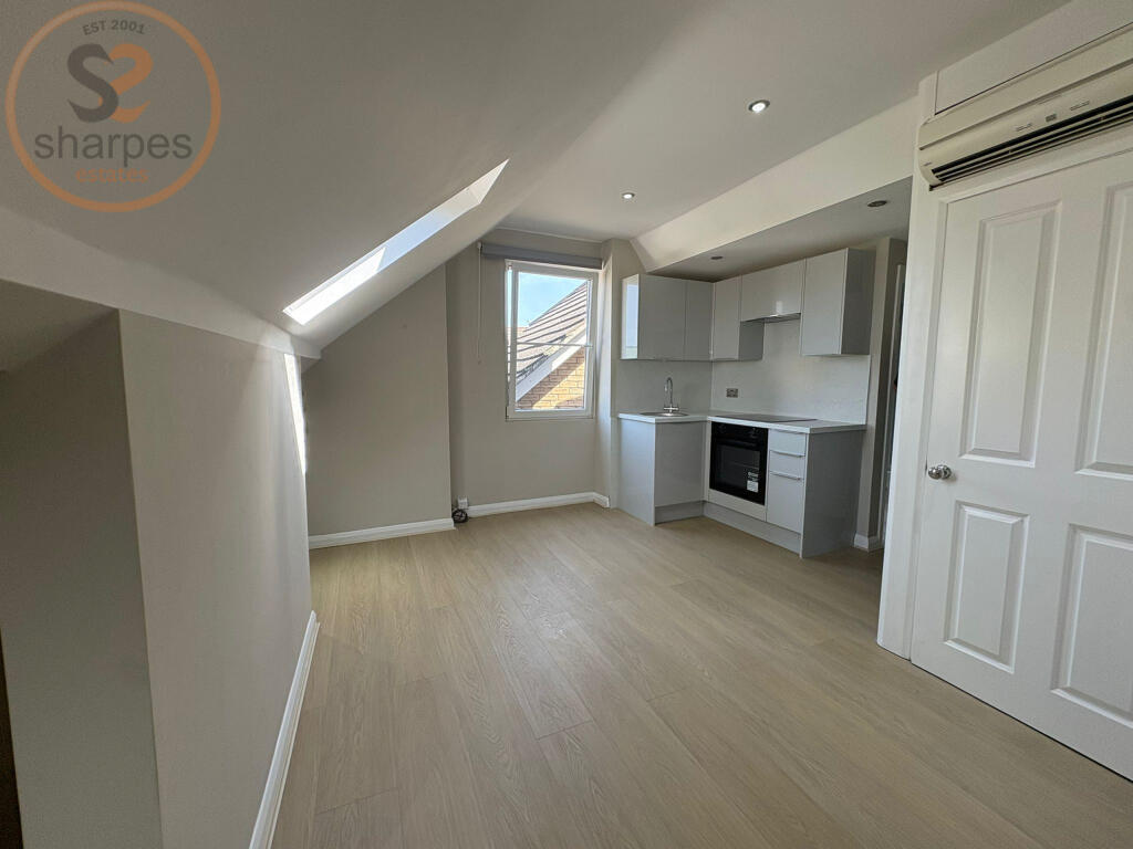 4 bed Studio for rent in Croydon. From Sharpes Estates