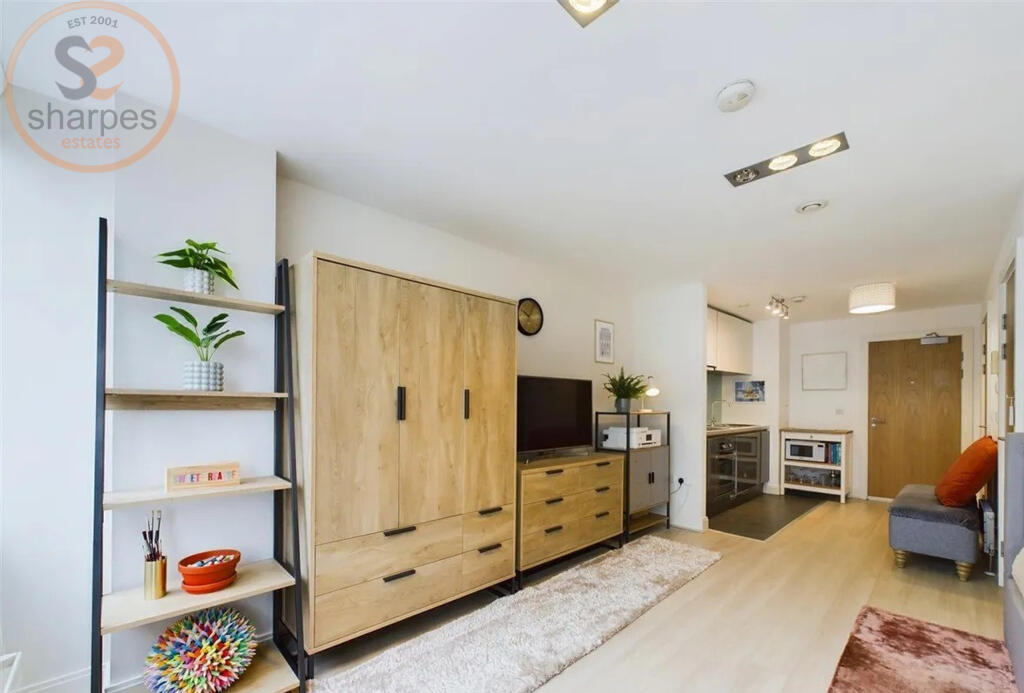 4 bed Studio for rent in New Malden. From Sharpes Estates
