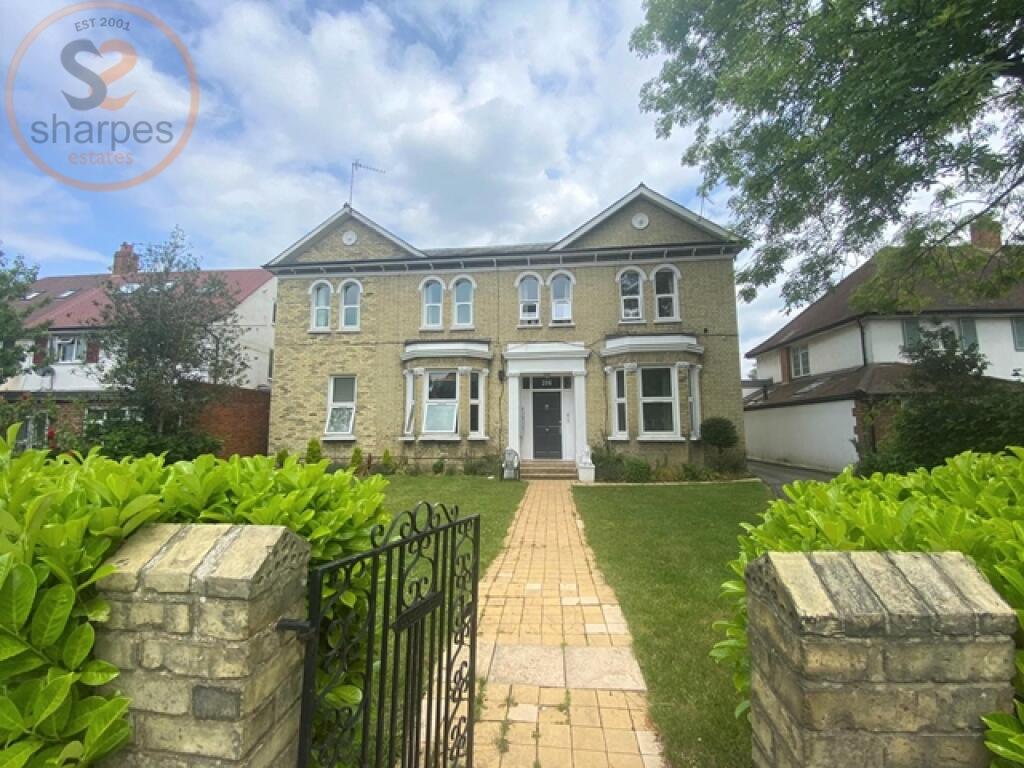 2 bed 1st Floor Flat for rent in New Malden. From Sharpes Estates
