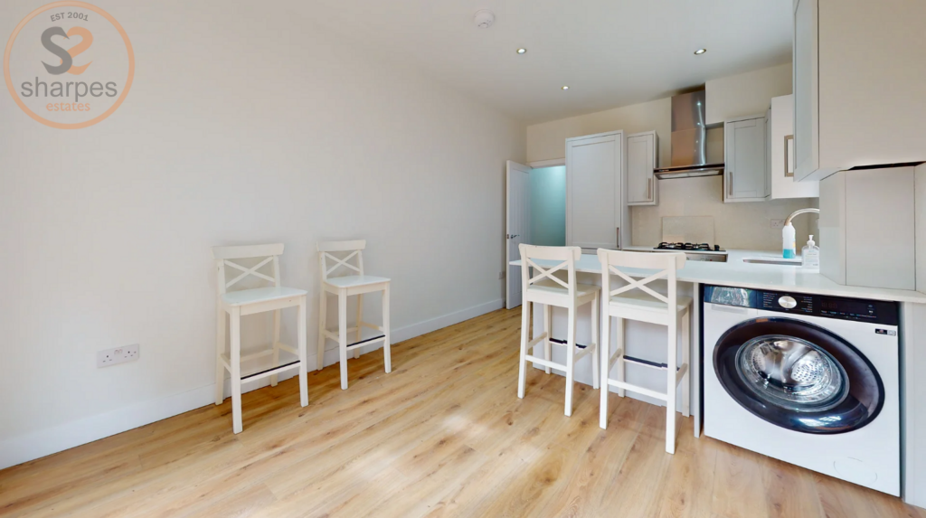 2 bed Annexe for rent in Merton. From Sharpes Estates 2 bed Annexe for rent in Merton. From Sharpes Estates