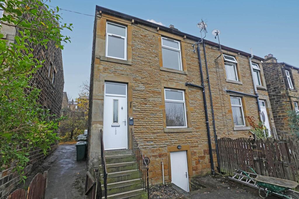 2 bed End of Terrace for rent in Batley. From Shaun Mellor Property - Morley
