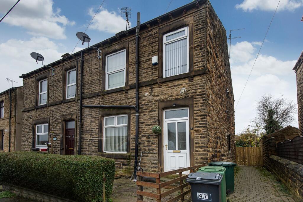 2 bed Mid Terraced House for rent in Batley. From Shaun Mellor Property - Morley
