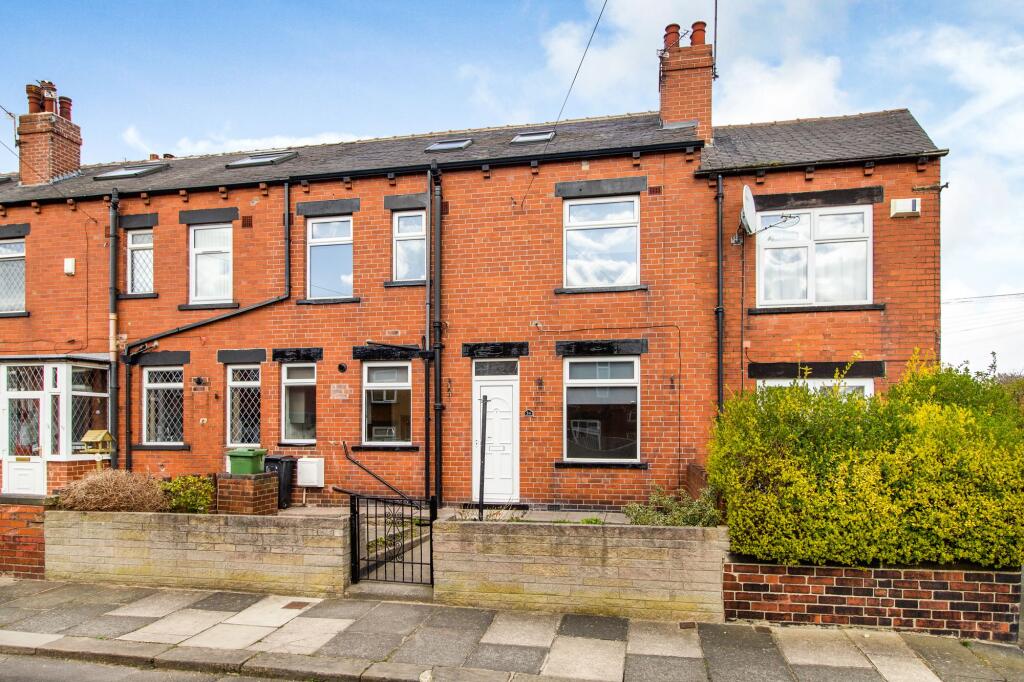 3 bed Mid Terraced House for rent in Leeds. From Shaun Mellor Property - Morley