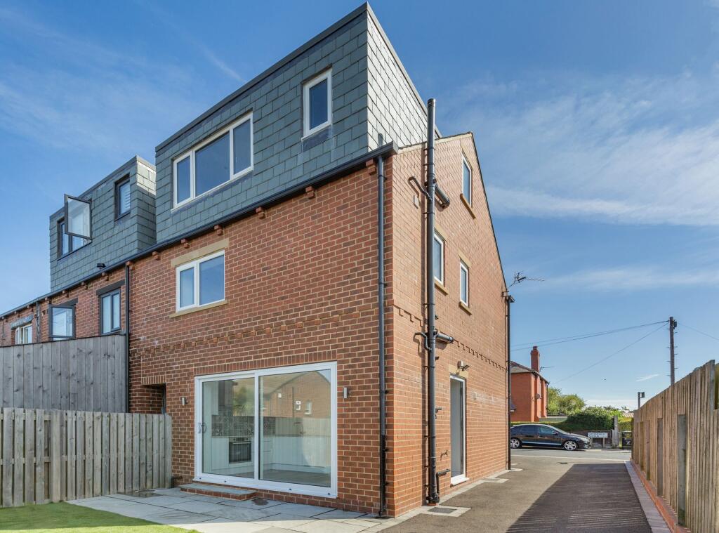 3 bed End of Terrace for rent in Gildersome. From Shaun Mellor Property - Morley