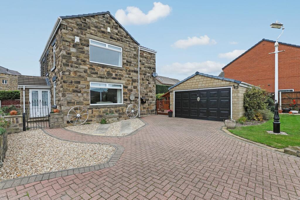 3 bed Detached for rent in West Ardsley. From Shaun Mellor Property - Morley