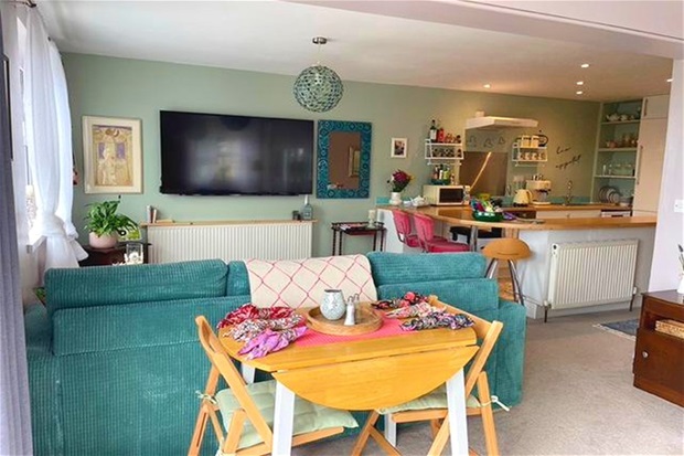 2 bed Flat for rent in Henley-On-Thames. From Simmons Sons