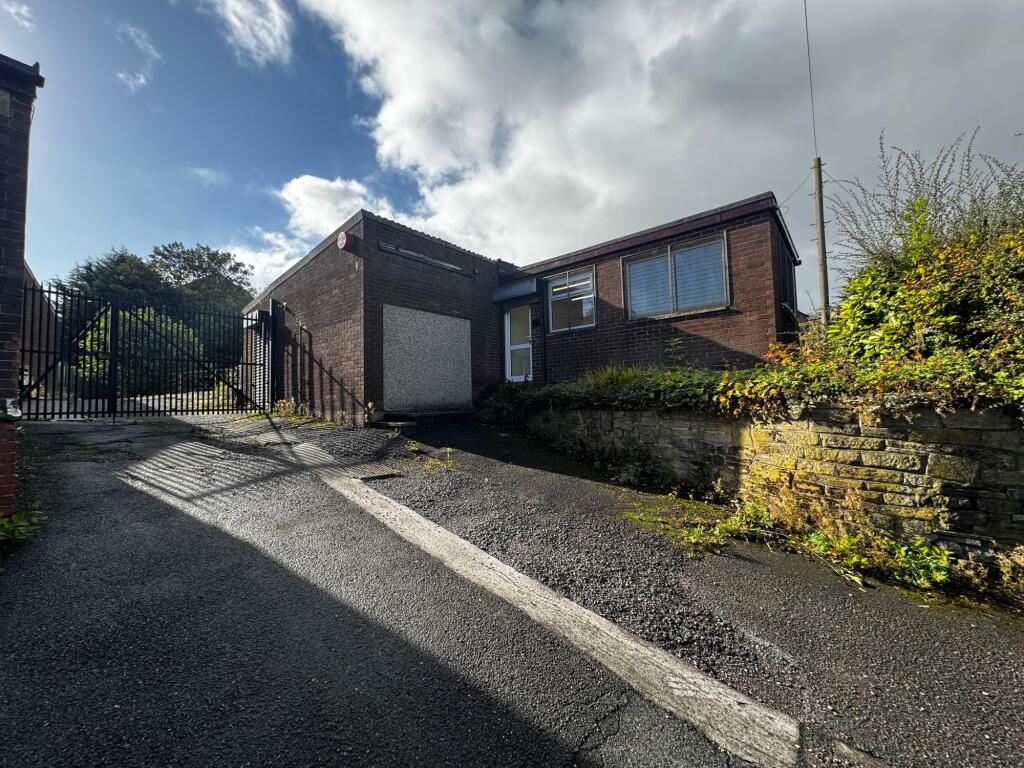 1 bed Link detached for rent in Outlane. From Simon Blyth Estate Agents - Holmfirth