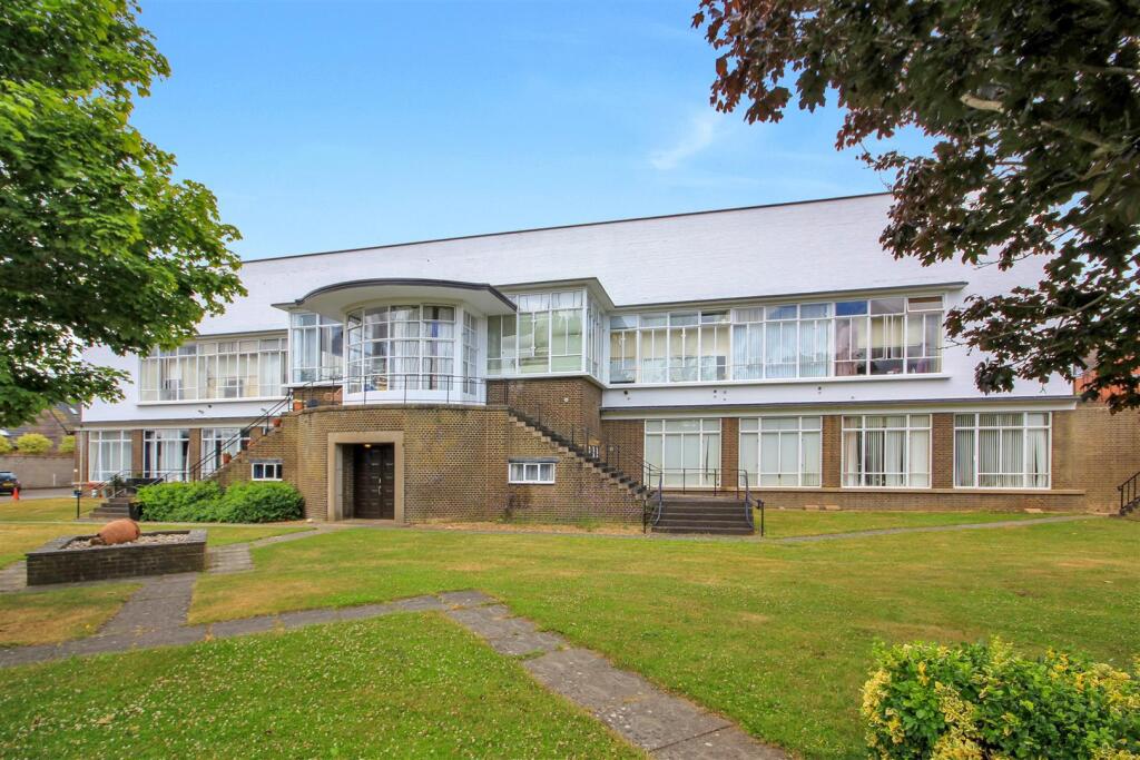 2 bed Apartment for rent in Rushden. From Simpson & Weekley - Rushden