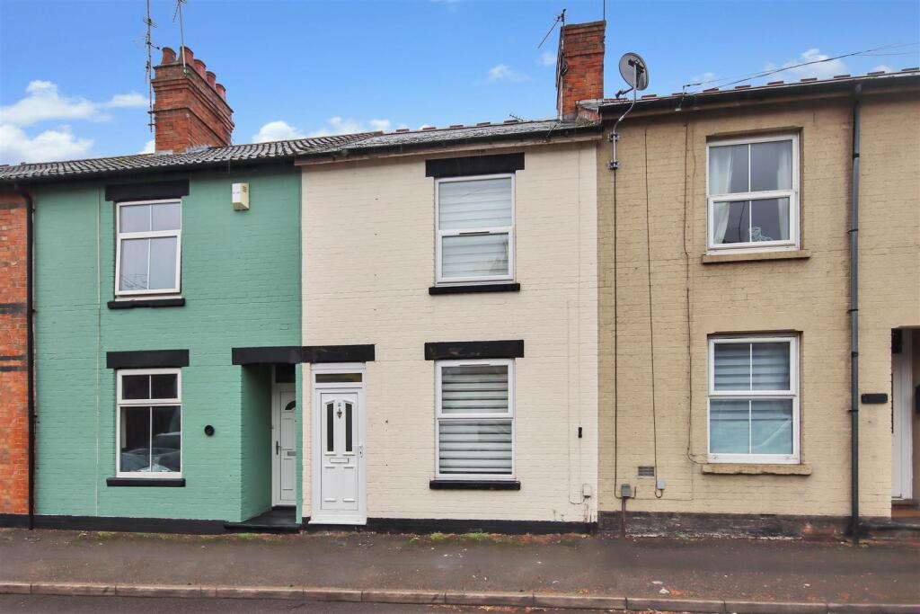 3 bed Mid Terraced House for rent in Rushden. From Simpson & Weekley - Rushden