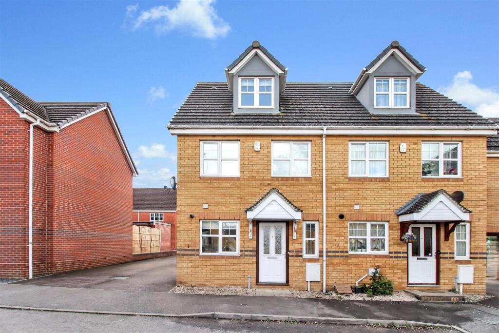 3 bed Town House for rent in Rushden. From Simpson & Weekley - Rushden
