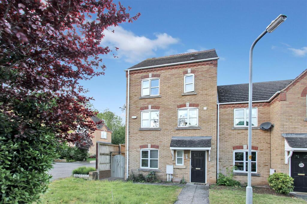 4 bed Town House for rent in Higham Ferrers. From Simpson & Weekley - Rushden 4 bed Town House for rent in Higham Ferrers. From Simpson & Weekley - Rushden