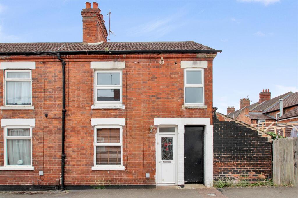 3 bed End of Terrace for rent in Rushden. From Simpson & Weekley - Rushden