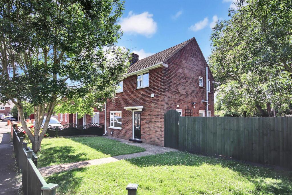 3 bed Semi Detached for rent in Rushden. From Simpson & Weekley - Rushden