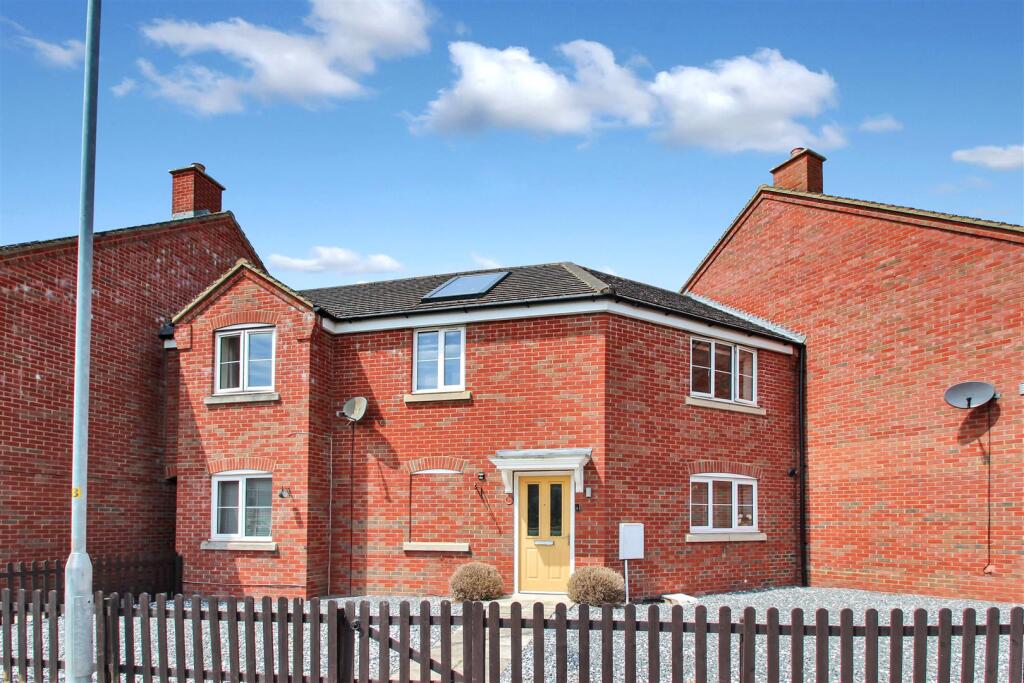 3 bed Mid Terraced House for rent in Higham Ferrers. From Simpson & Weekley - Rushden