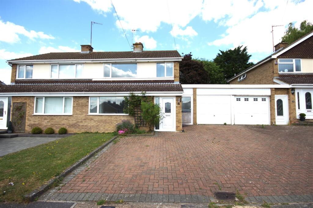 3 bed Semi Detached for rent in Rushden. From Simpson & Weekley - Rushden 3 bed Semi Detached for rent in Rushden. From Simpson & Weekley - Rushden