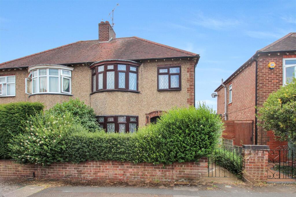 3 bed Semi Detached for rent in Rushden. From Simpson & Weekley - Rushden 3 bed Semi Detached for rent in Rushden. From Simpson & Weekley - Rushden