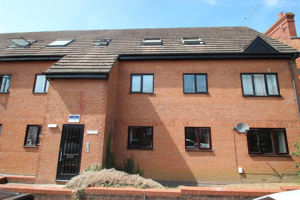 2 bed 1st Floor Flat for rent in Rushden. From Simpson & Weekley - Rushden