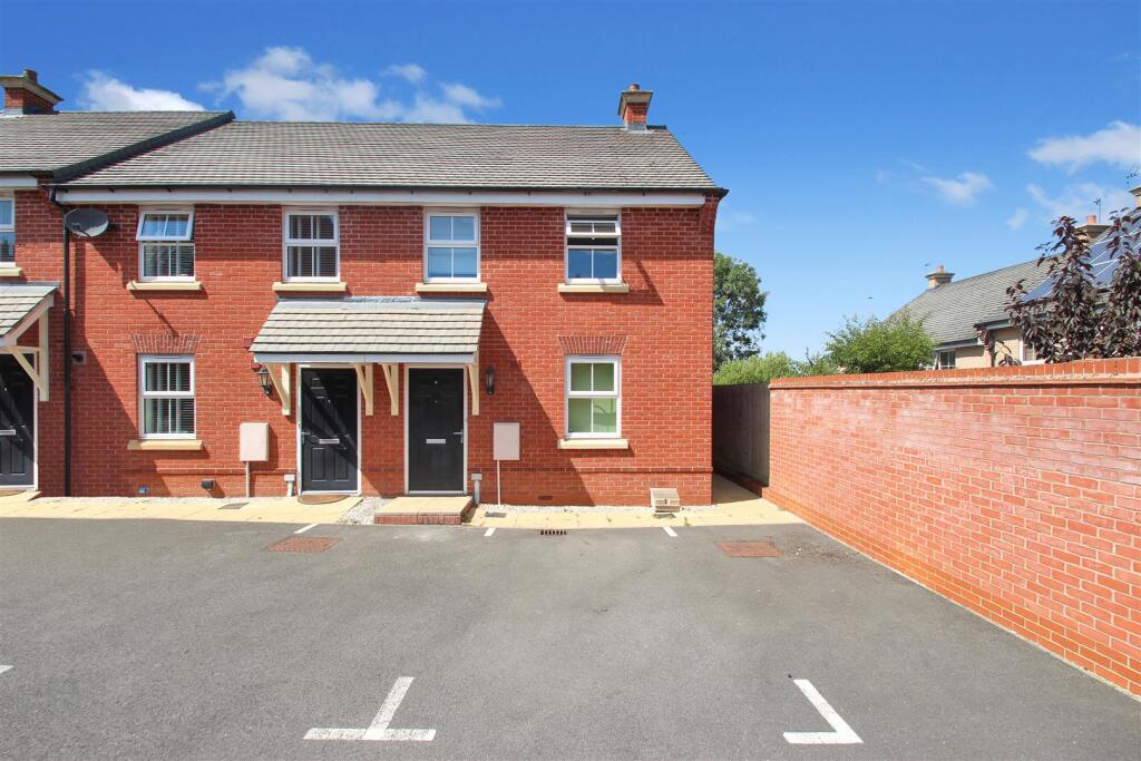 3 bed End of Terrace for rent in Higham Ferrers. From Simpson & Weekley - Rushden 3 bed End of Terrace for rent in Higham Ferrers. From Simpson & Weekley - Rushden