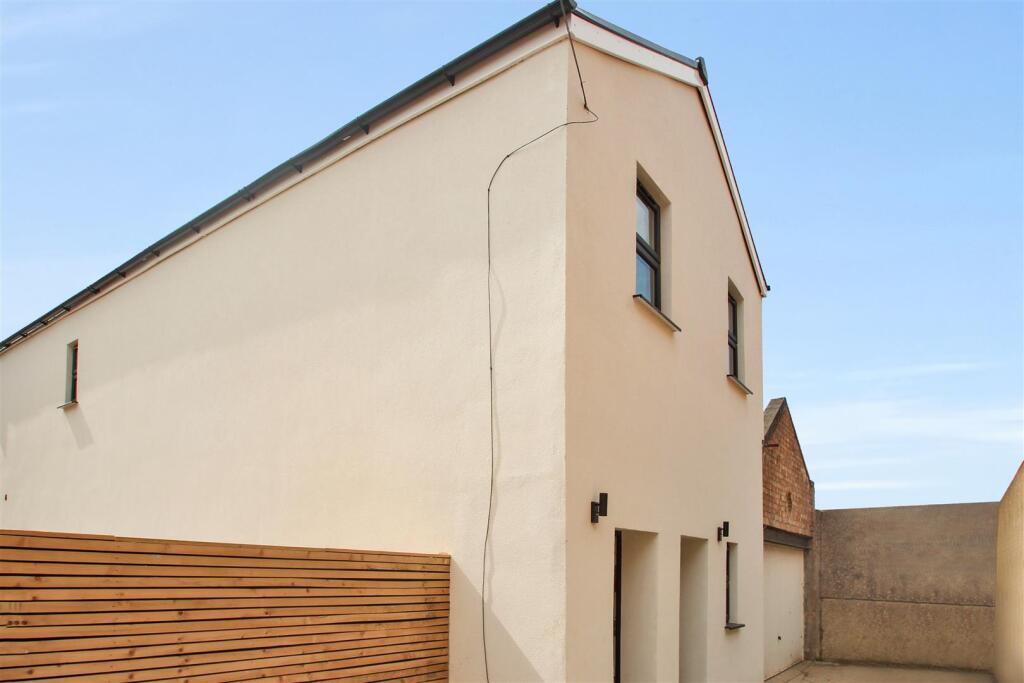 4 bed Studio for rent in Rushden. From Simpson & Weekley - Rushden 4 bed Studio for rent in Rushden. From Simpson & Weekley - Rushden