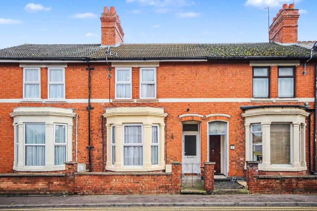 3 bed Mid Terraced House for rent in Rushden. From Simpson & Weekley - Rushden