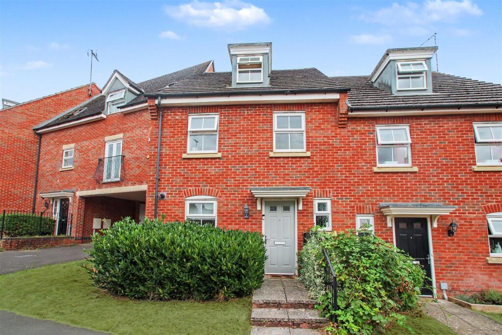 3 bed Mid Terraced House for rent in Higham Ferrers. From Simpson & Weekley - Rushden 3 bed Mid Terraced House for rent in Higham Ferrers. From Simpson & Weekley - Rushden