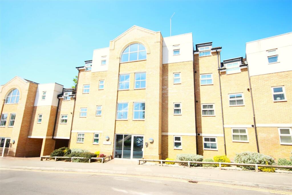 2 bed 1st Floor Flat for rent in Rushden. From Simpson & Weekley - Rushden