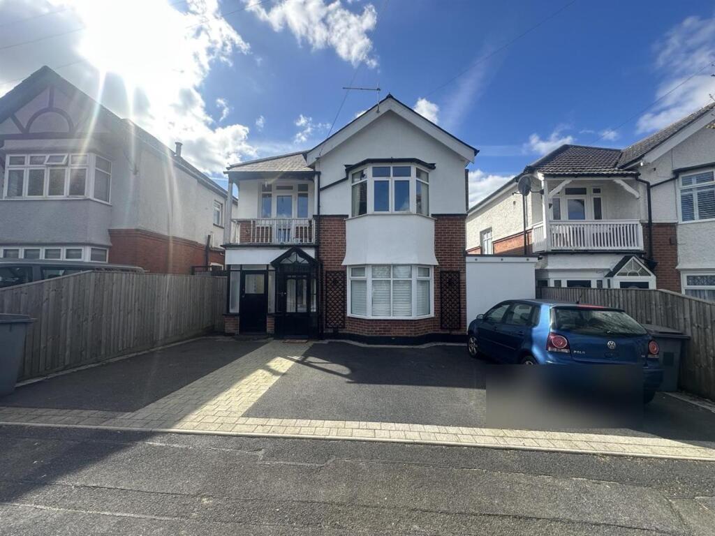 2 bed 1st Floor Flat for rent in Bournemouth. From Slades - Winton Banks