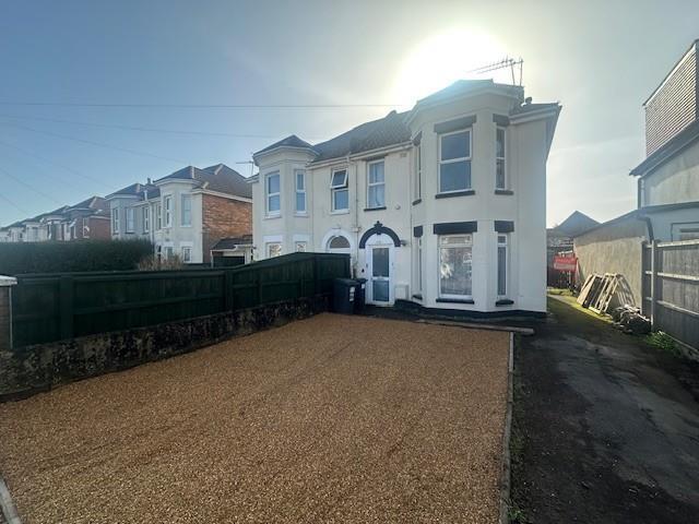 2 bed 1st Floor Flat for rent in Bournemouth. From Slades - Winton Banks