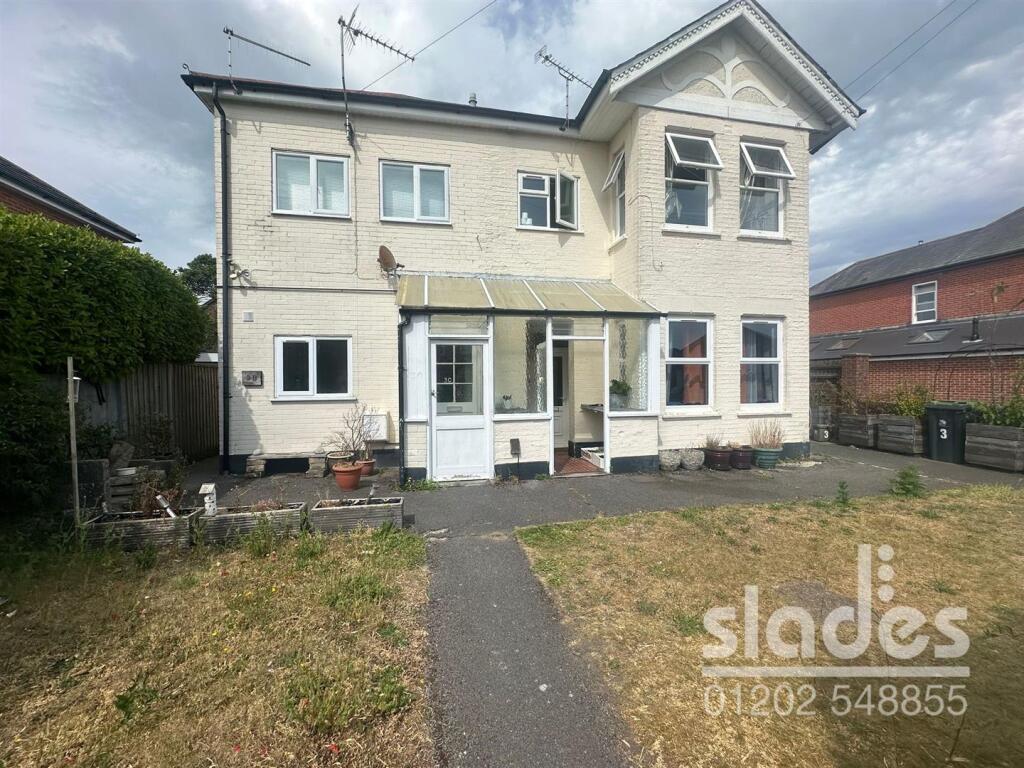 2 bed 1st Floor Flat for rent in Winkton. From Slades - Winton Banks