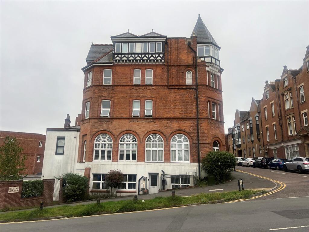 2 bed 1st Floor Flat for rent in Bournemouth. From Slades - Winton Banks 2 bed 1st Floor Flat for rent in Bournemouth. From Slades - Winton Banks