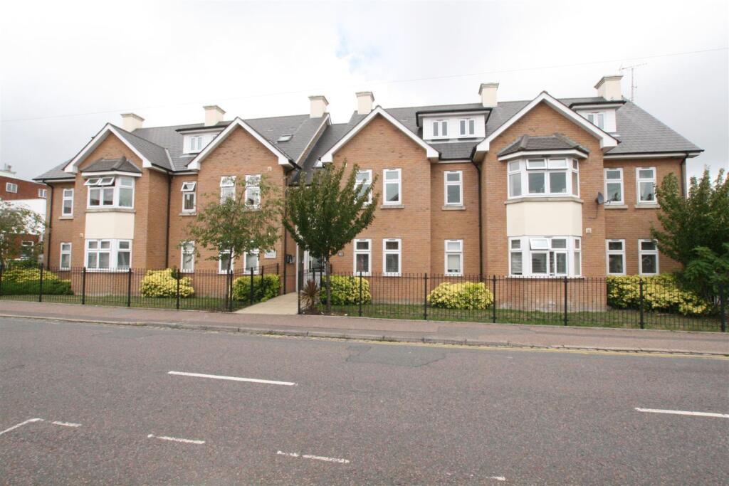 3 bed Apartment for rent in Bournemouth. From Slades - Winton Banks