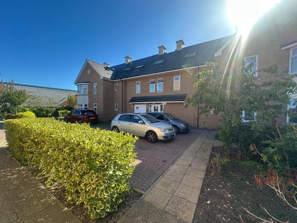 3 bed Apartment for rent in Bournemouth. From Slades - Winton Banks