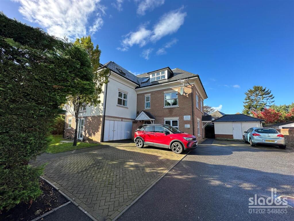 2 bed 1st Floor Flat for rent in Bournemouth. From Slades - Winton Banks 2 bed 1st Floor Flat for rent in Bournemouth. From Slades - Winton Banks