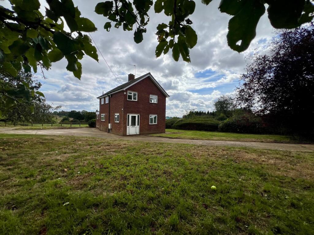 3 bed Detached for rent in Bedford. From Satchells Estate Agents - Biggleswade