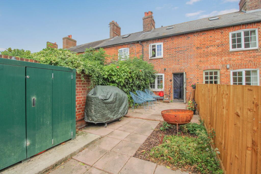 2 bed Mid Terraced House for rent in Weston. From Satchells Estate Agents - Letchworth