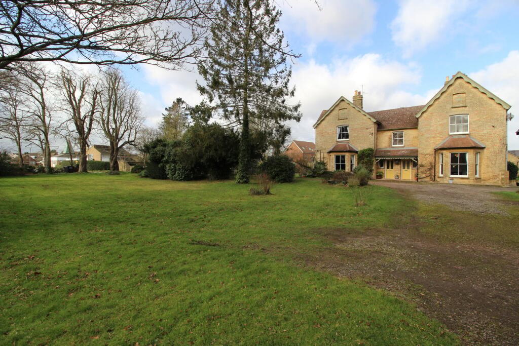 5 bed Semi Detached for rent in Stotfold. From Satchells Estate Agents - Letchworth 5 bed Semi Detached for rent in Stotfold. From Satchells Estate Agents - Letchworth