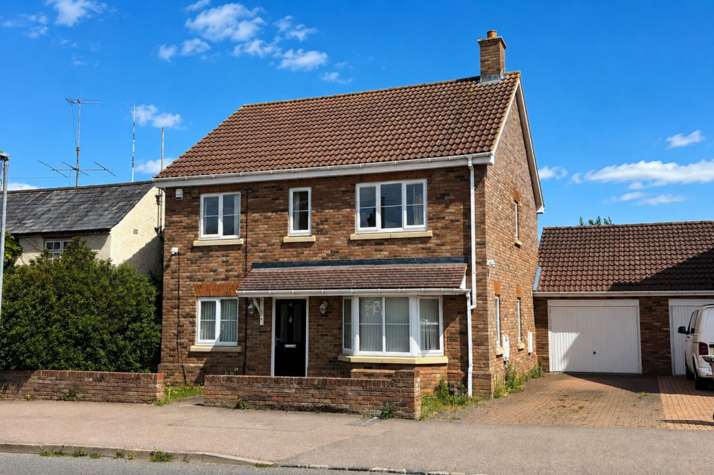 4 bed Detached for rent in Stotfold. From Satchells Estate Agents - Letchworth