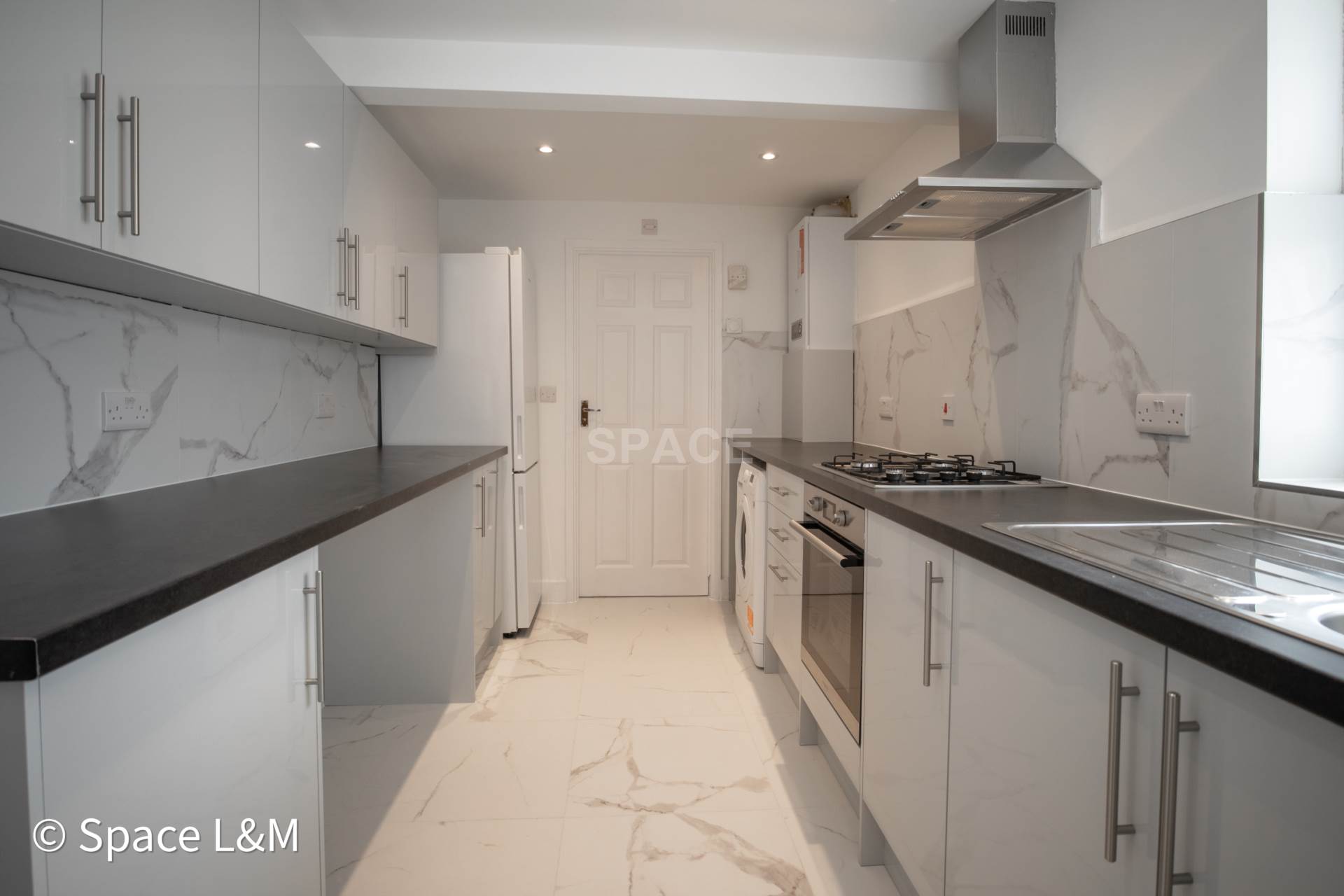 5 bed Mid Terraced House for rent in Reading. From Space